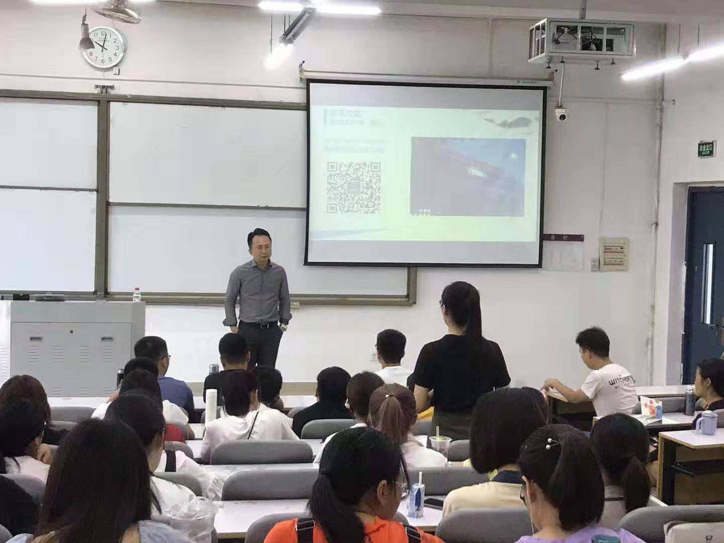 1568259608725065885.jpg 崔玉明老师宣讲照片1.jpg