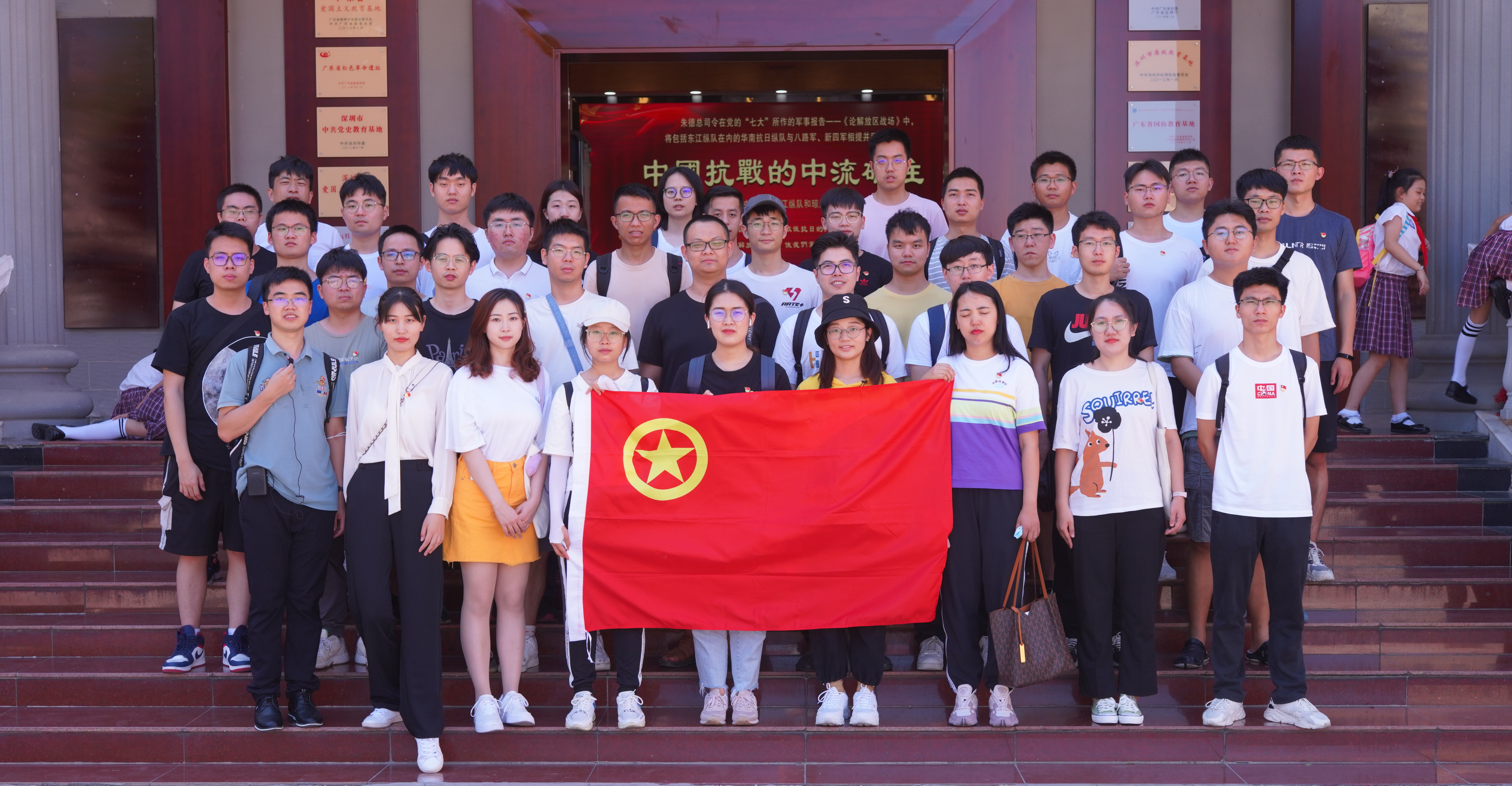 1622183207975036571.jpg 图6 合影留恋(一)2.jpg
