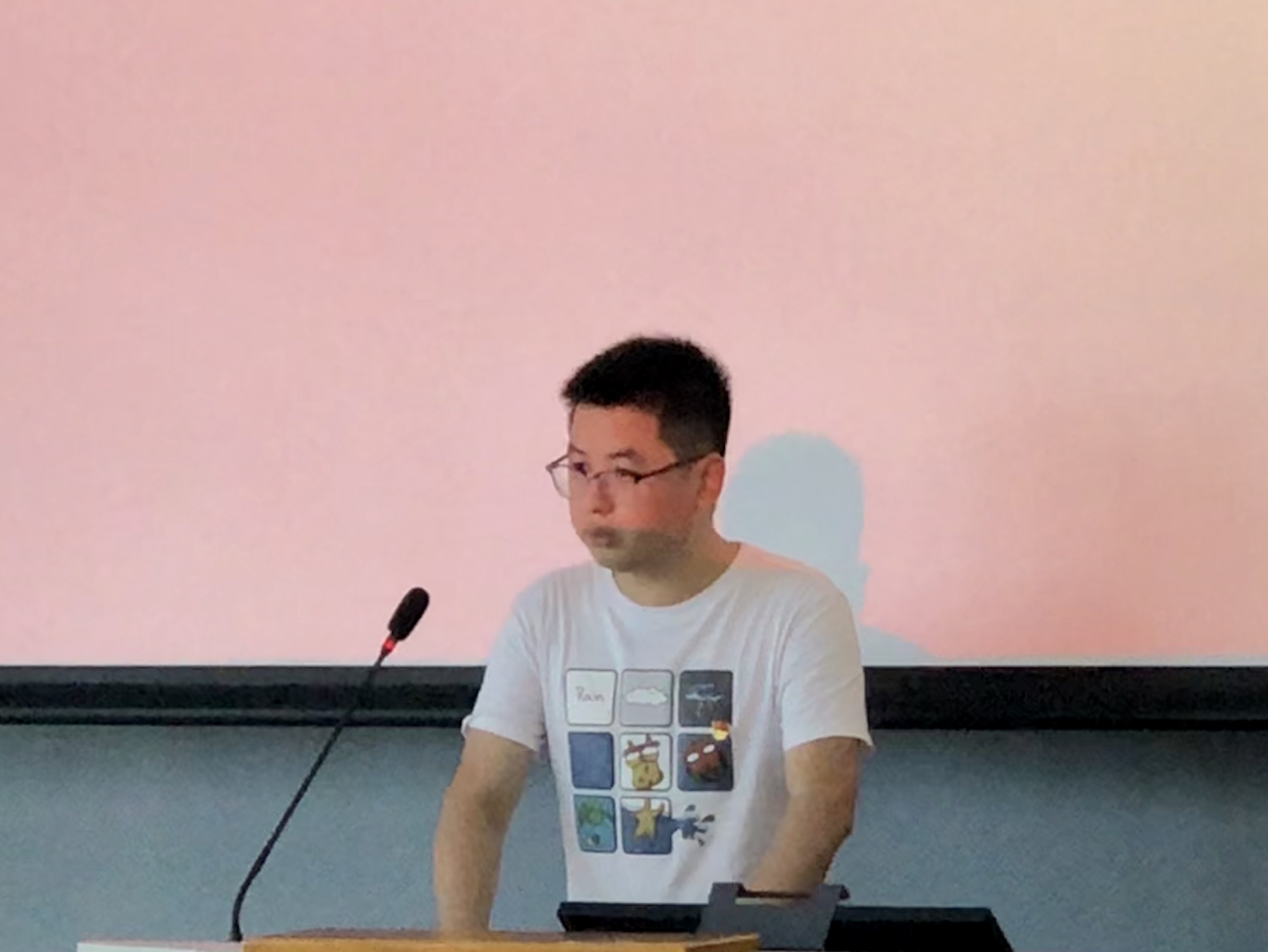 刘英杰现场演讲.jpg