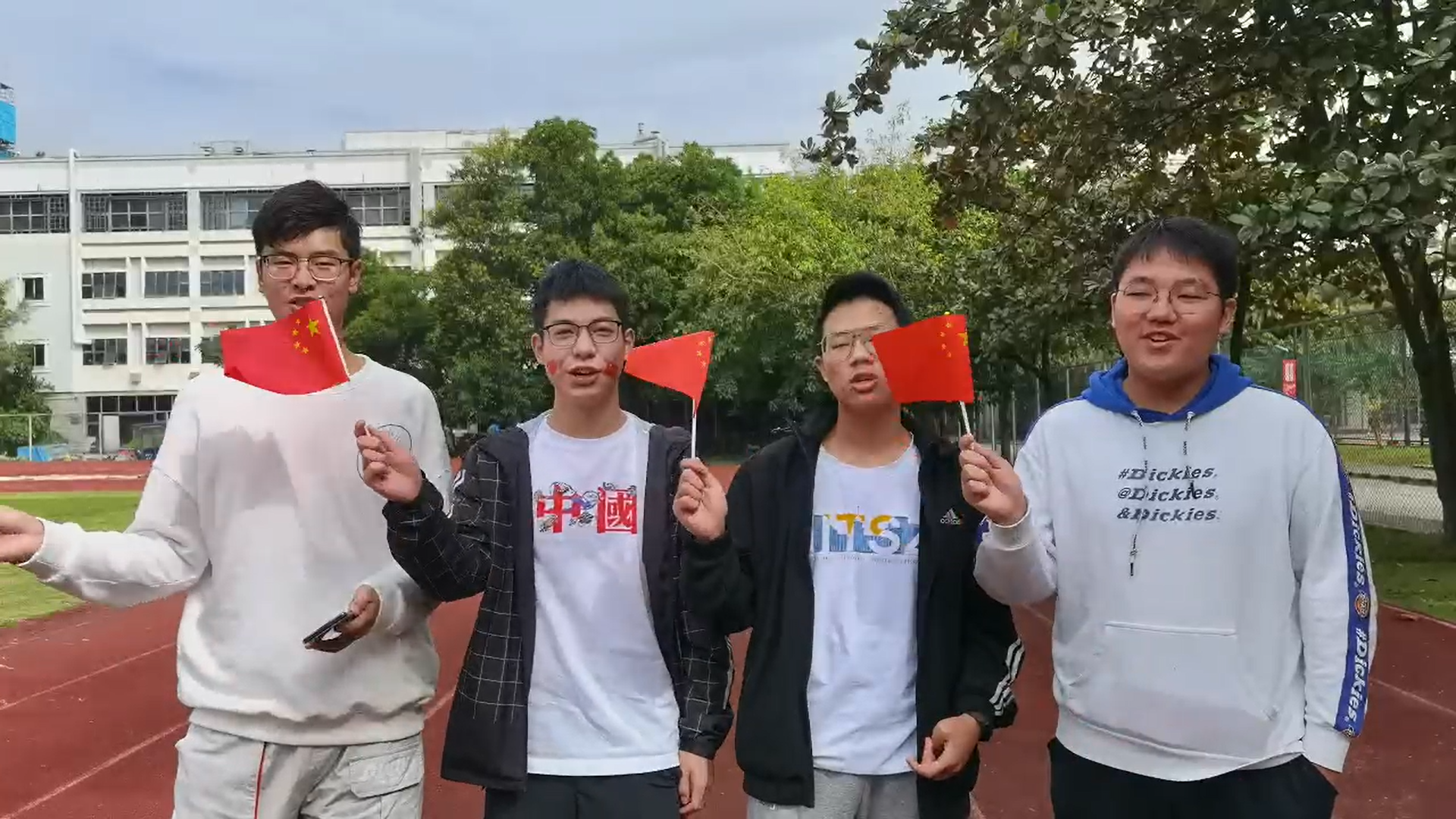1636090252010095441.png 支部分小组进行红歌快闪活动.png