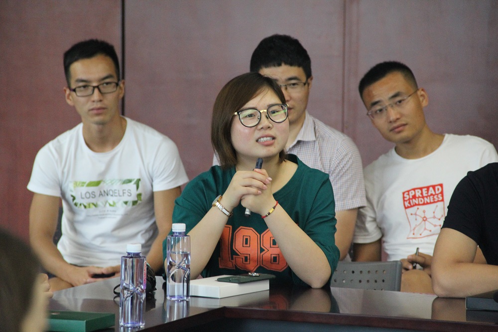 1528269428163076727.jpg 同学积极提问--改.jpg