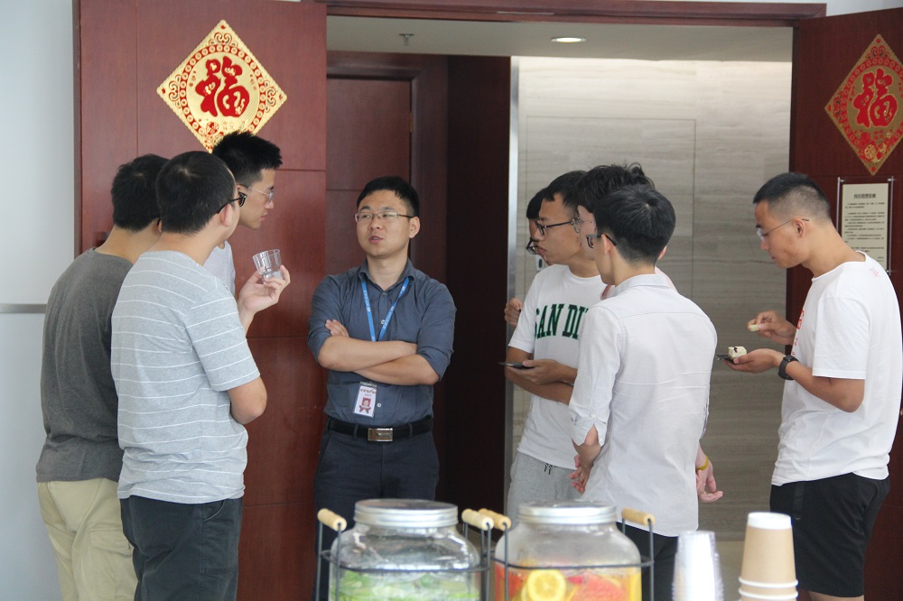 1528269457129083469.jpg 茶歇期间充分交流.jpg