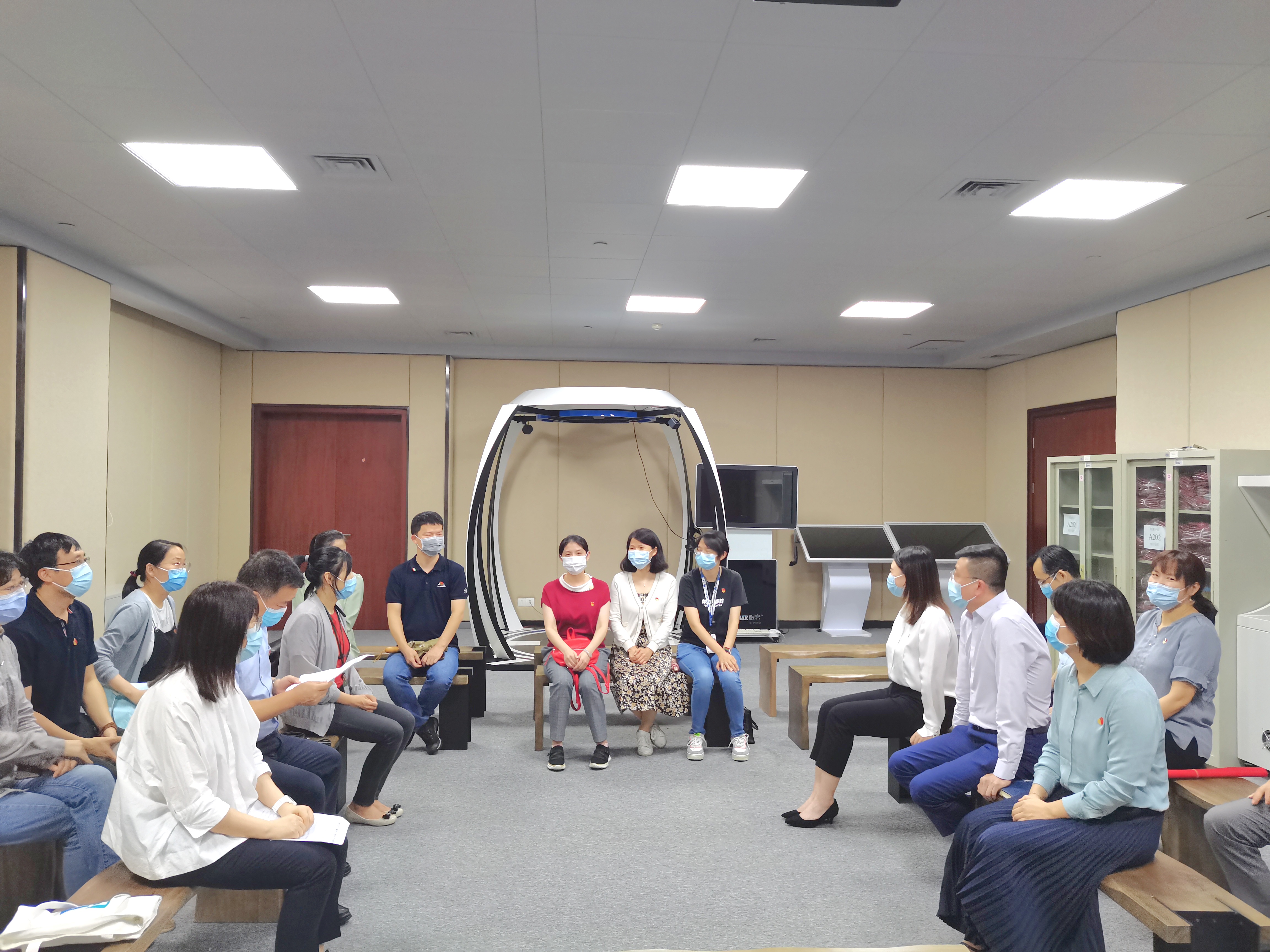 1622777301994050833.jpg 座谈会1.jpg