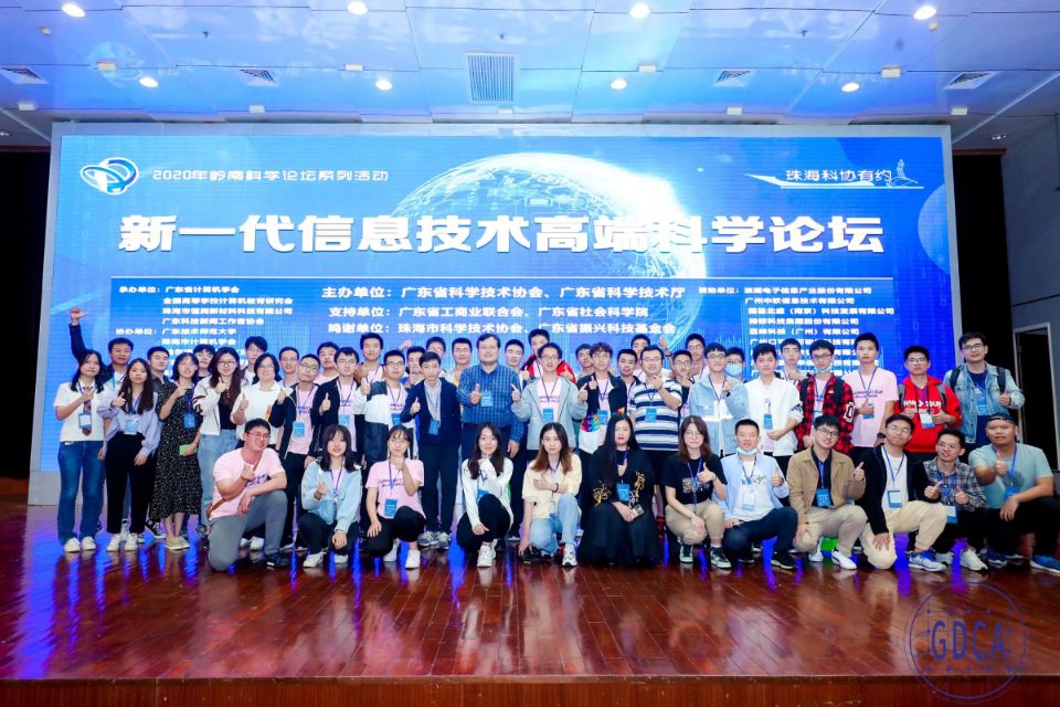 1604576532537005297.jpg 和王轩院长合影.jpg