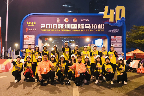 1545635462854066745.jpg 校区志愿者凌晨时分上岗合影_副本.jpg
