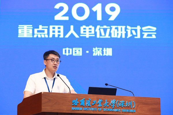 1564562545678070809.jpg 李岩松.jpg