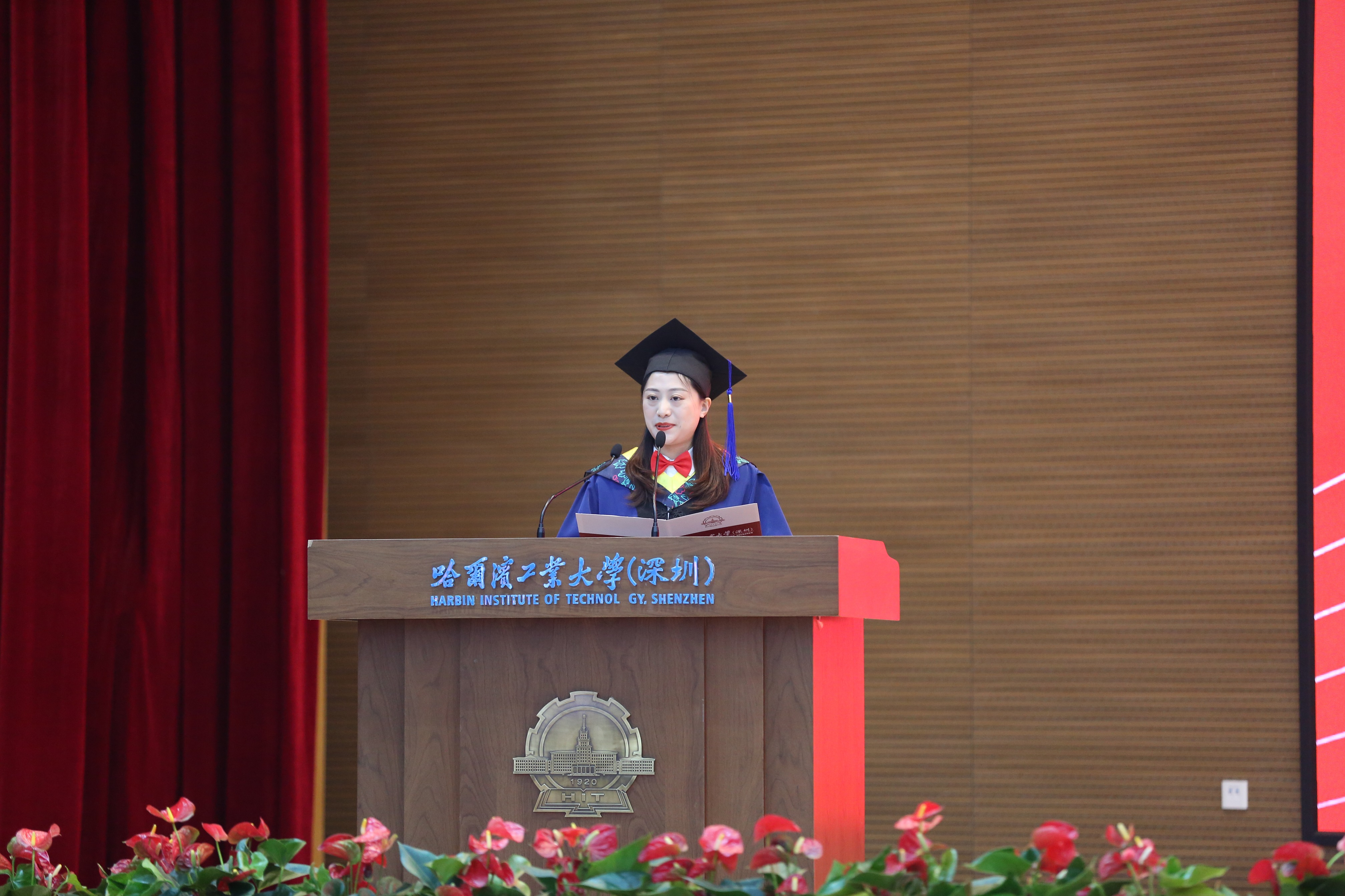 黄丽滢.jpg