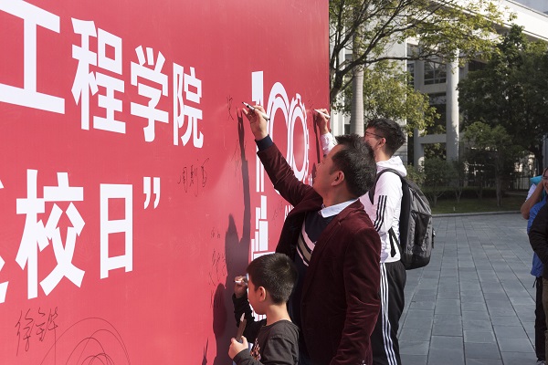 1607394099854076905.jpg 2020williamhill英国官网材料校友返校日 (37).jpg