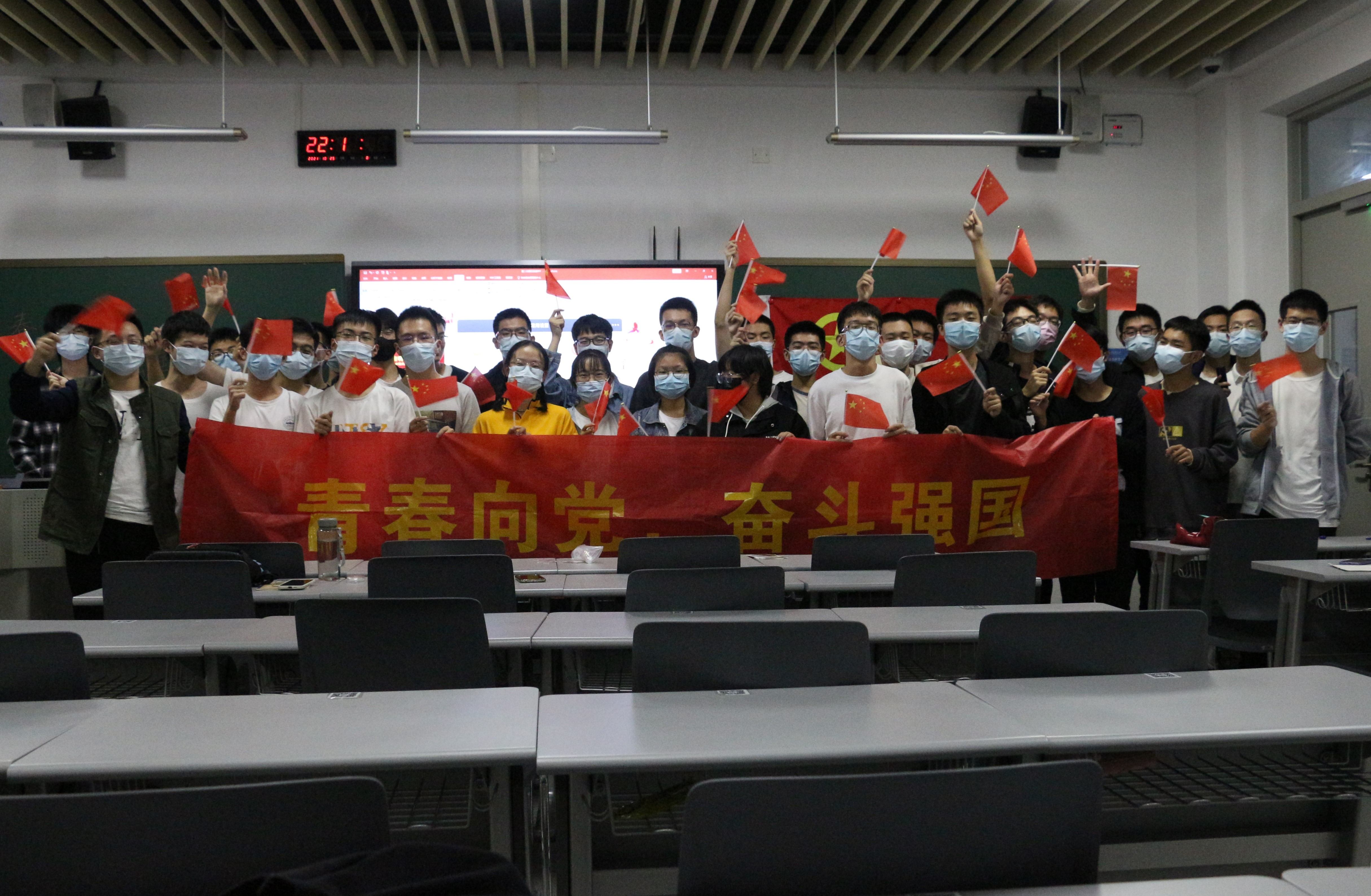 1636088765151068181.jpg 图片7 校内团日活动合影.jpg