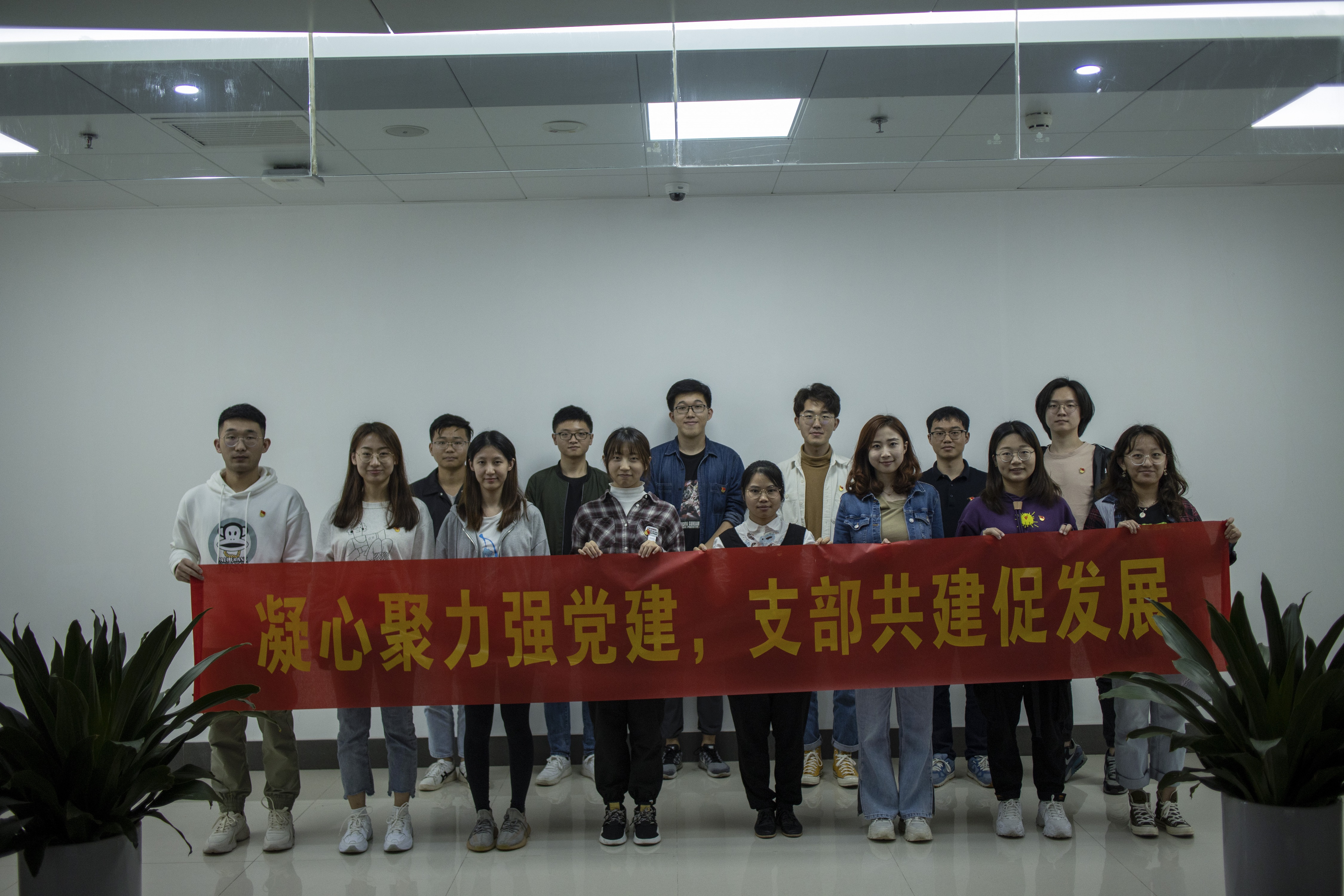 1615250006063017929.jpg 图4 参会人员集体合影-上传.jpg