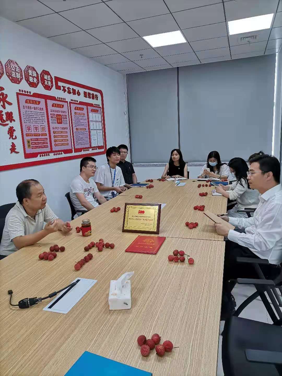 1625710475483099862.jpg 图3 观看直播后交流讨论.jpg
