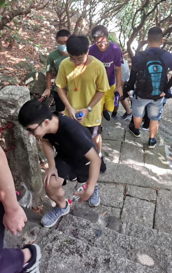 1603379871346076547.png 登山途中1.png