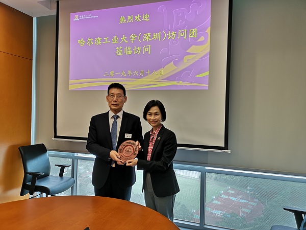 1561626856578079161.jpg 4.甄良副校长与香港中文大学协理副校长王淑英教授合影留念.jpg