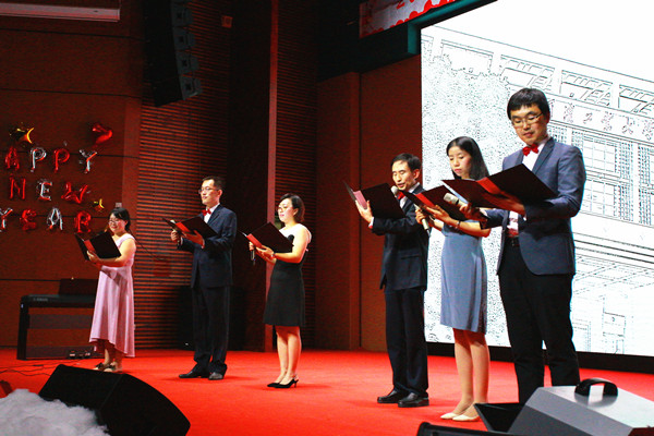 1546849375377028002.jpg 4诗朗诵 写在williamhill英国官网十周年_小图.jpg