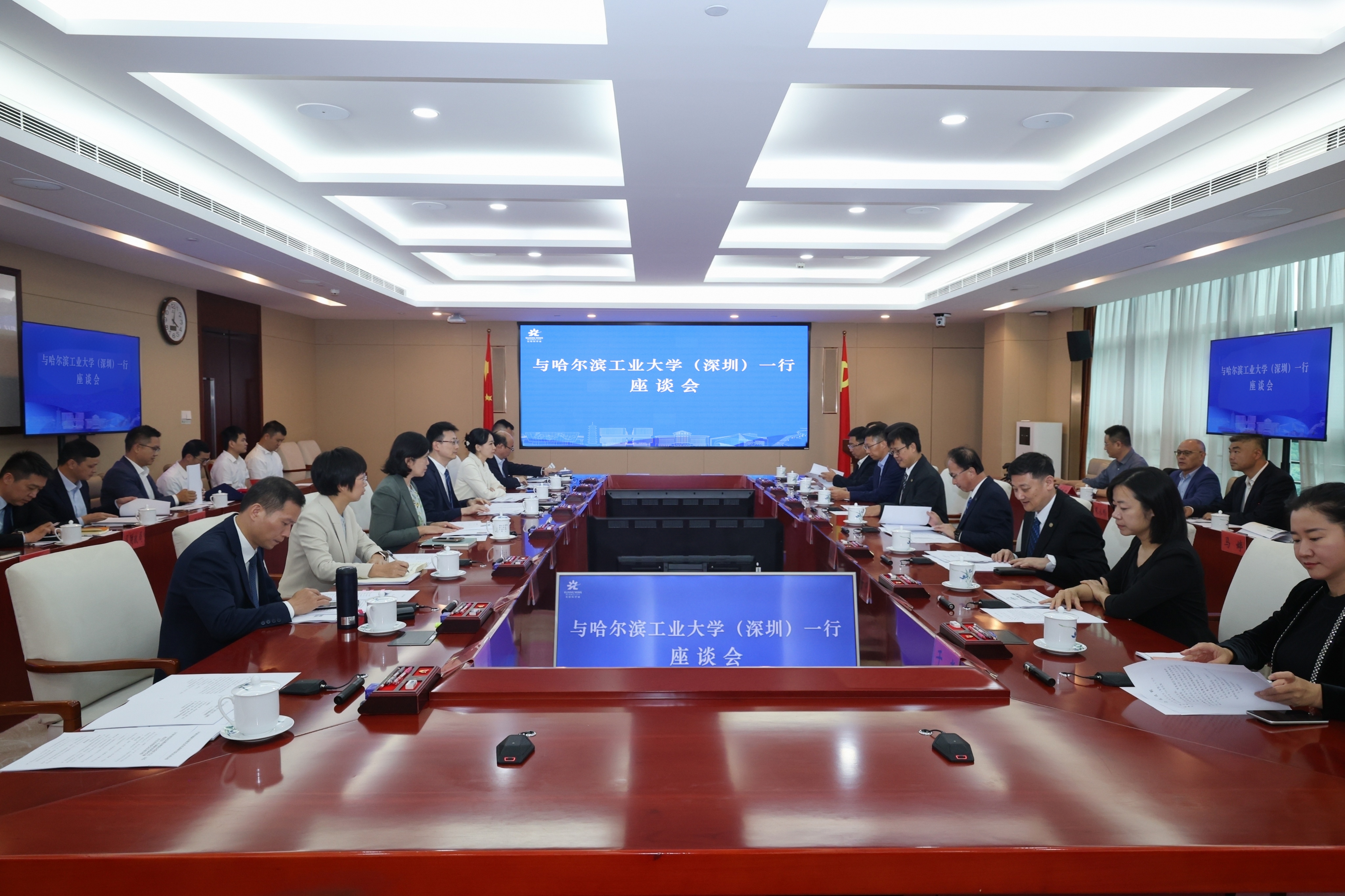 1761551275392002840.jpg 会议现场.jpg