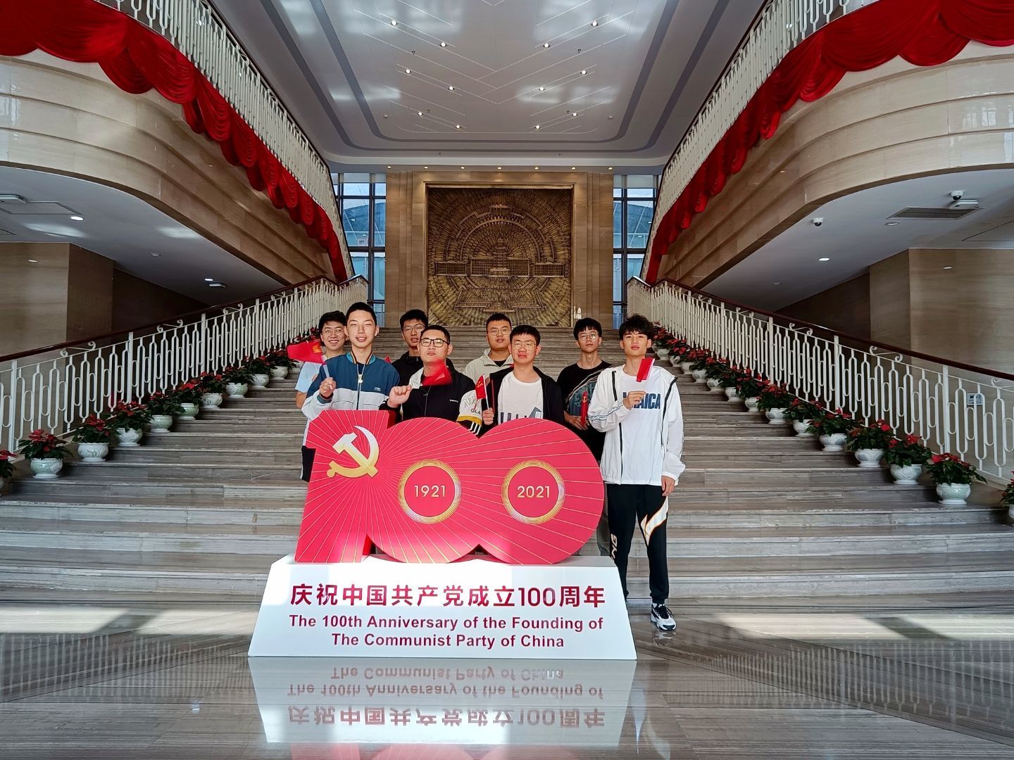 1636090015751078018.jpg 2021级7班团支部团日活动照片-校内参观.jpg