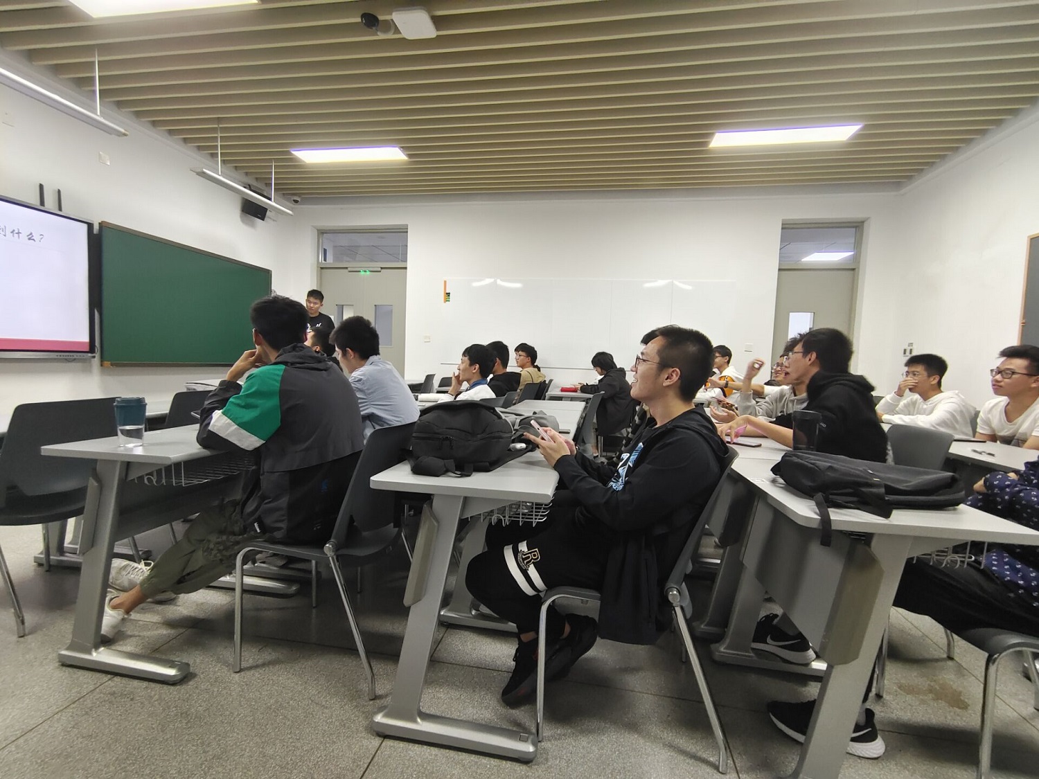 1636089169944022904.jpg 团会进行中1.jpg