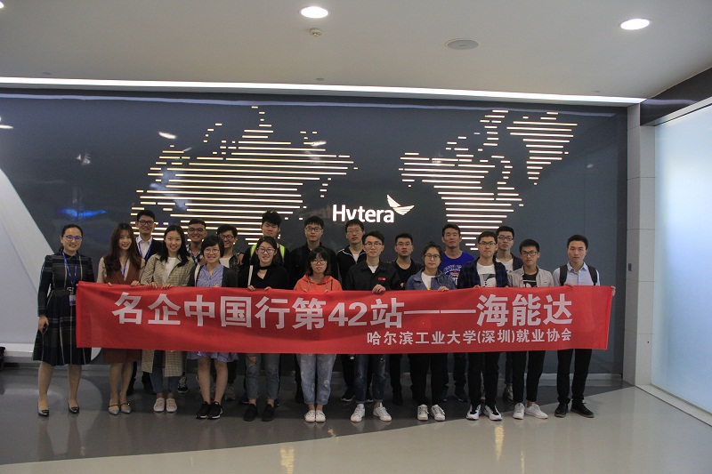 1524623331594030352.jpg 公司展厅合影--改.jpg