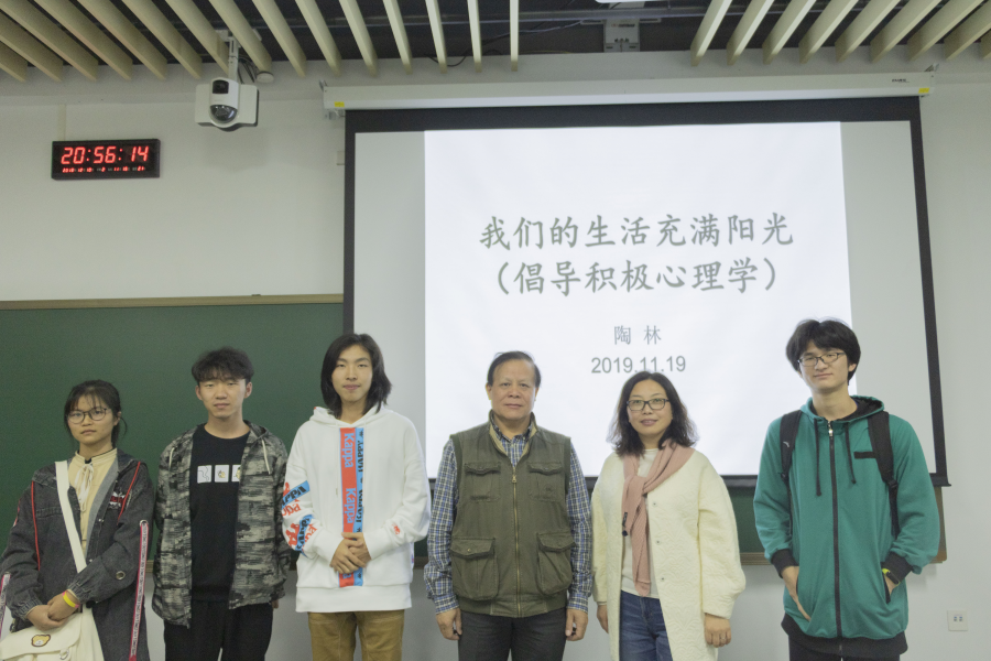 结束合影.png